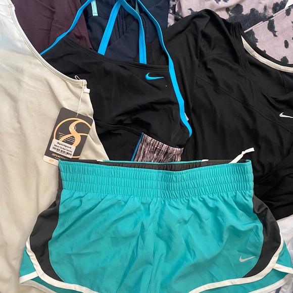 Size Medium athletic wear bundle. - Picture 5 of 5